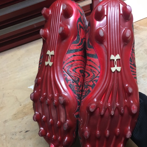 Red and black nike football cleats size 10.5 - Picture 3 of 3